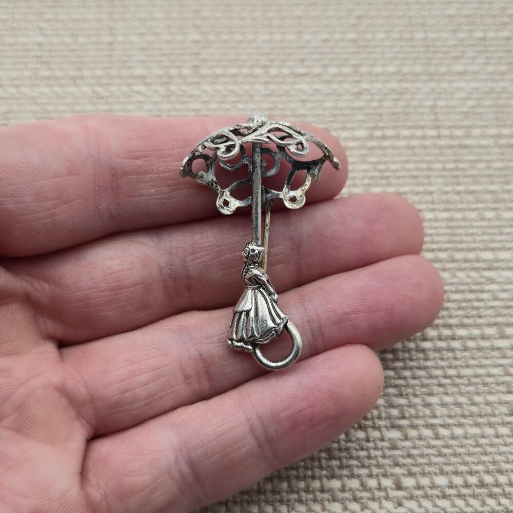 Sterling Silver Tarnished Little Dutch Girl Umbrella Pin Brooch A3916